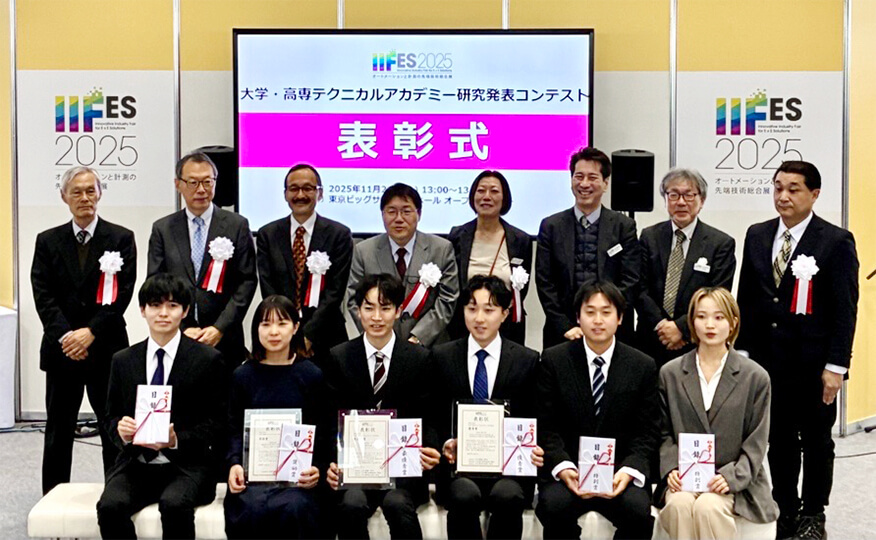 受賞研究室のメンバー集合写真